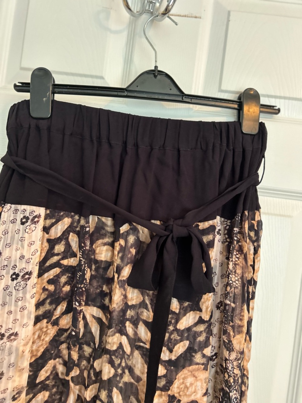 Free People Black and Beige Patterned Cropped Harem Pants - Picture 3 of 8
